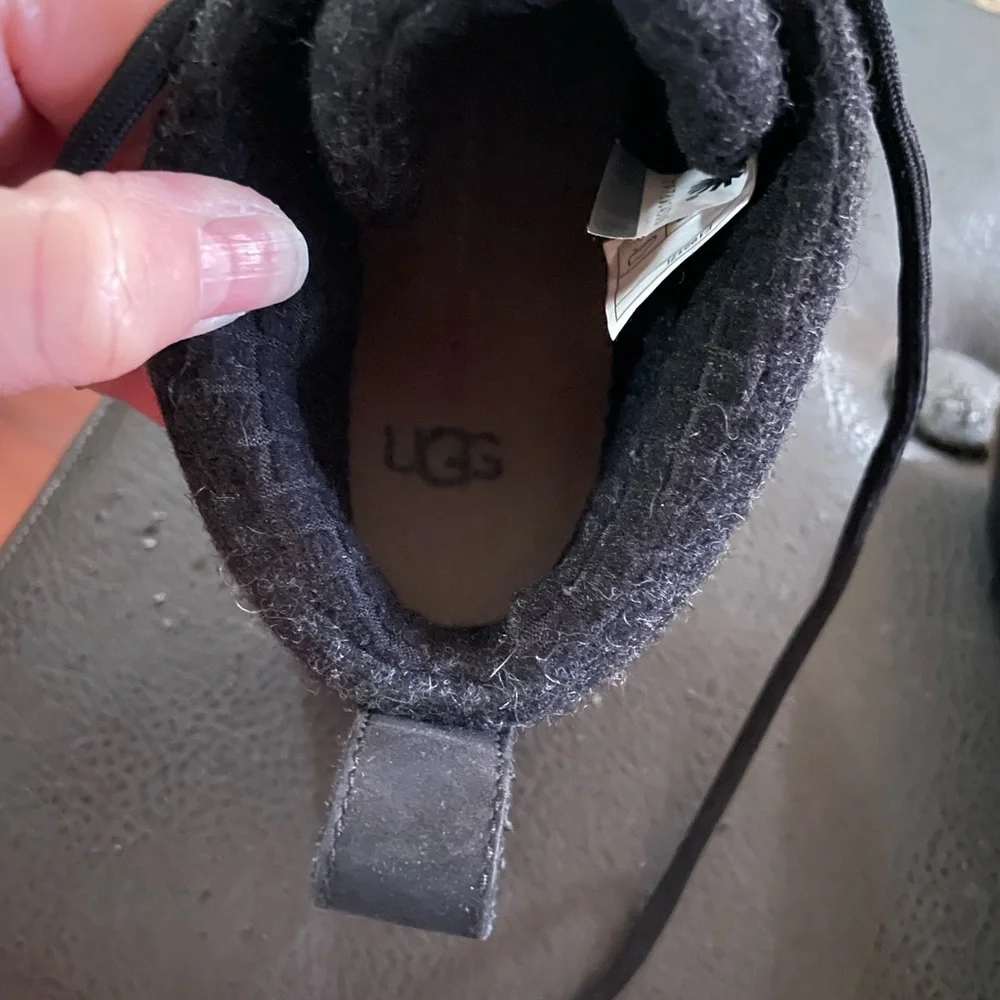 Men Ugg Olivert Waterproof Hiking Boots Size 7 black leather wool fleece lace up